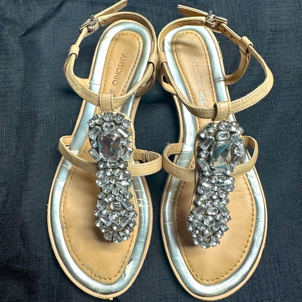 So cofty and so cute Antonio Melani sandals size 6